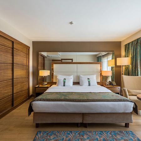 Holiday Inn Sisli By Ihg Istanbul Exterior photo