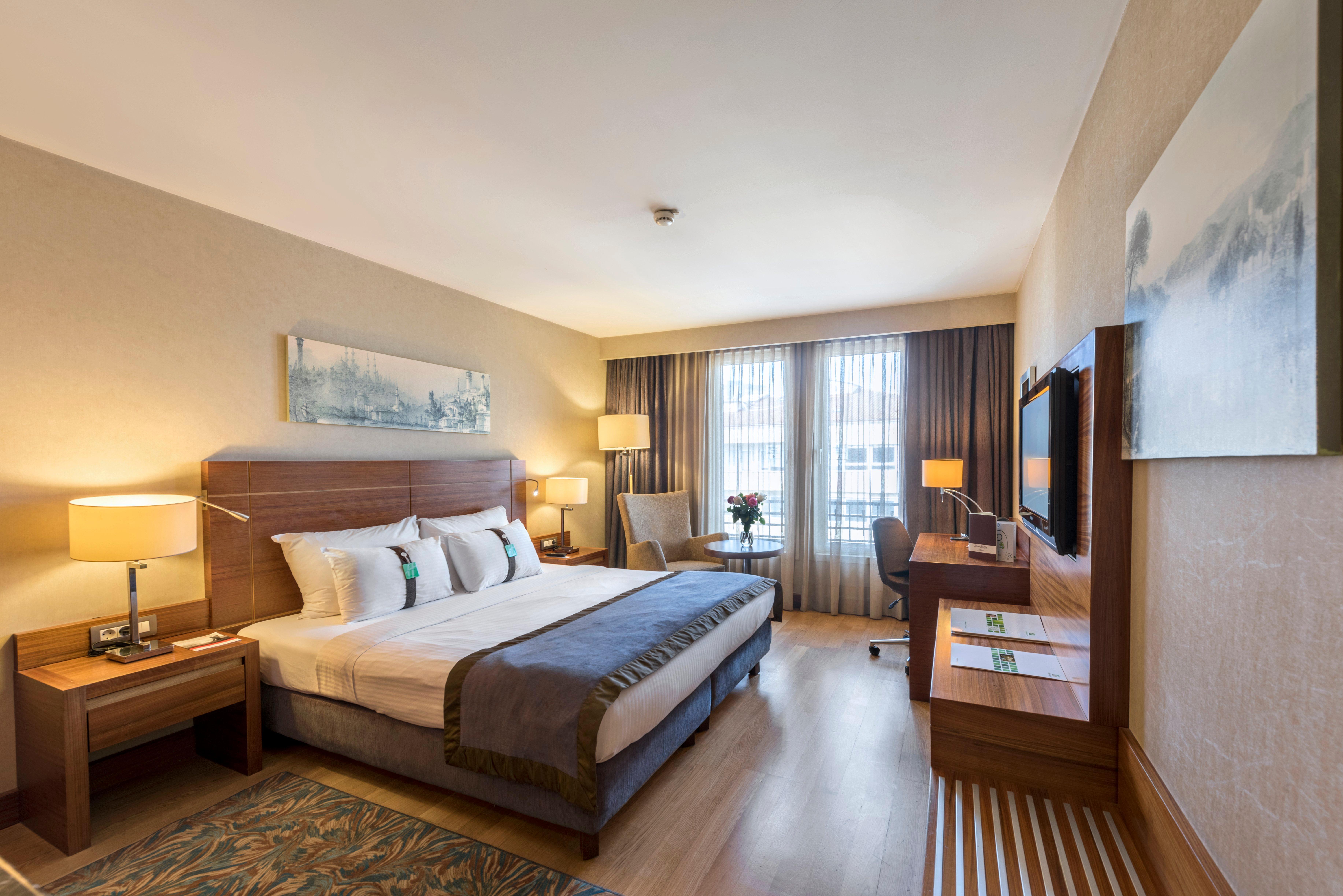 Holiday Inn Sisli By Ihg Istanbul Exterior photo