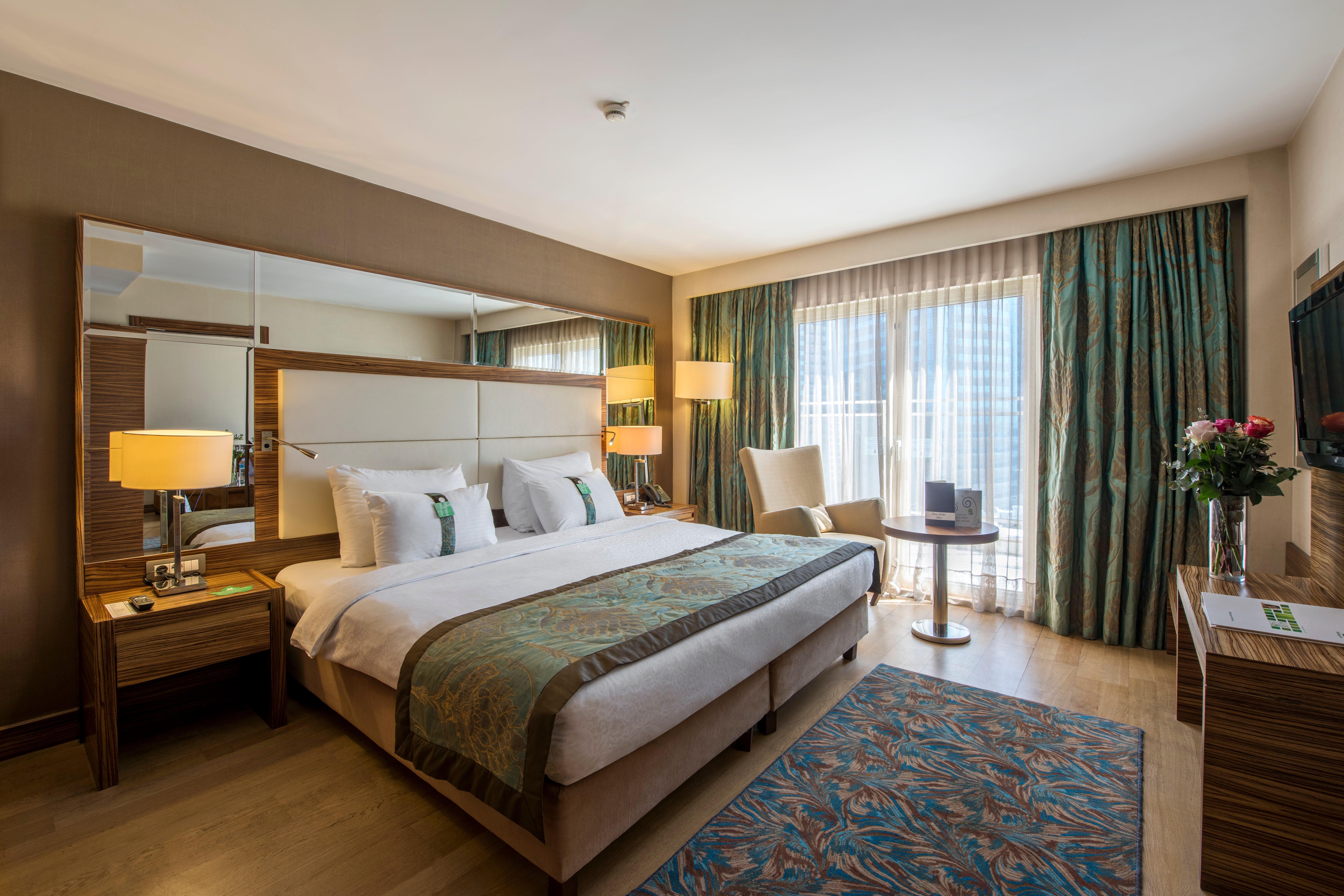 Holiday Inn Sisli By Ihg Istanbul Exterior photo