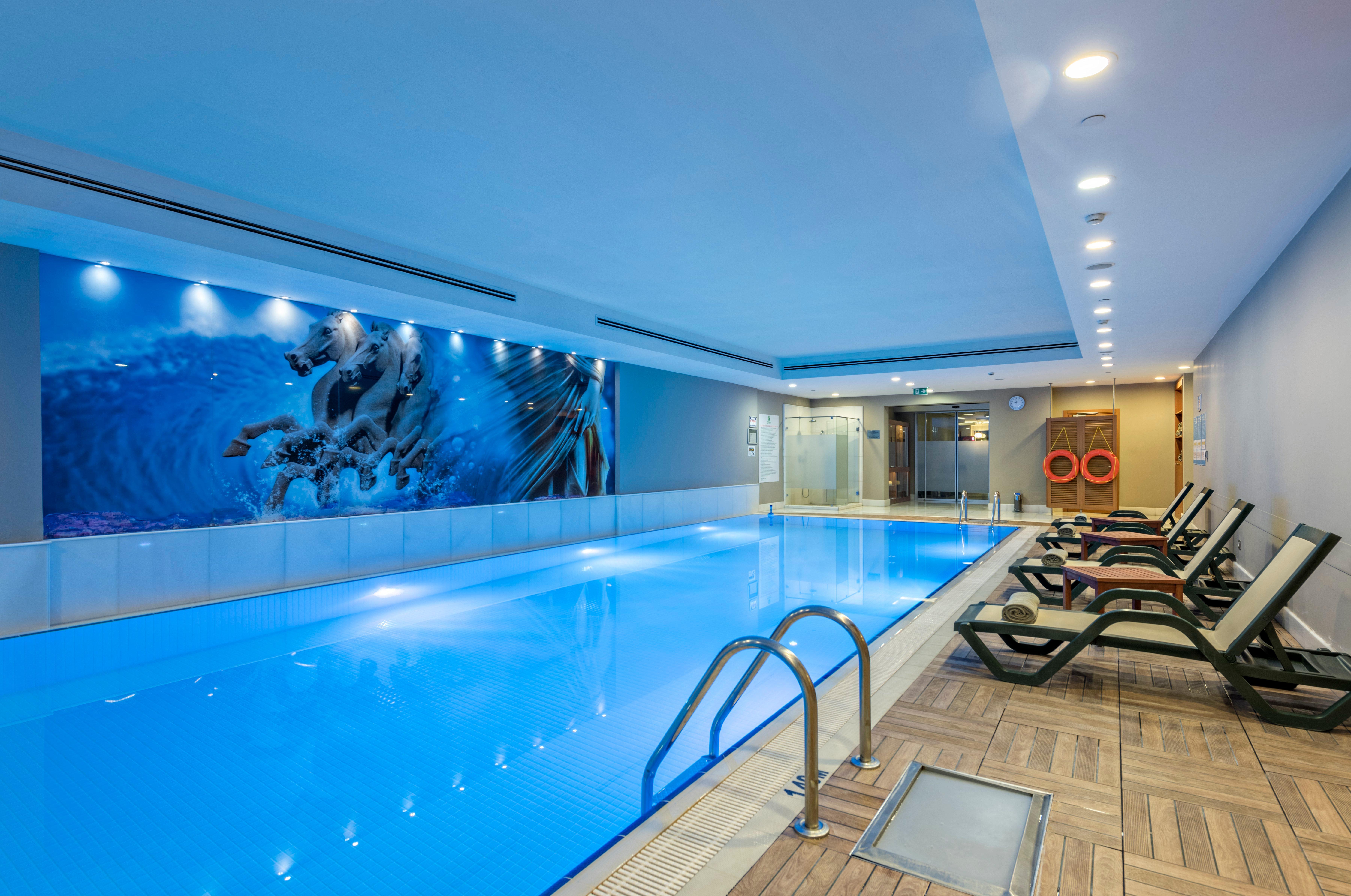 Holiday Inn Sisli By Ihg Istanbul Exterior photo