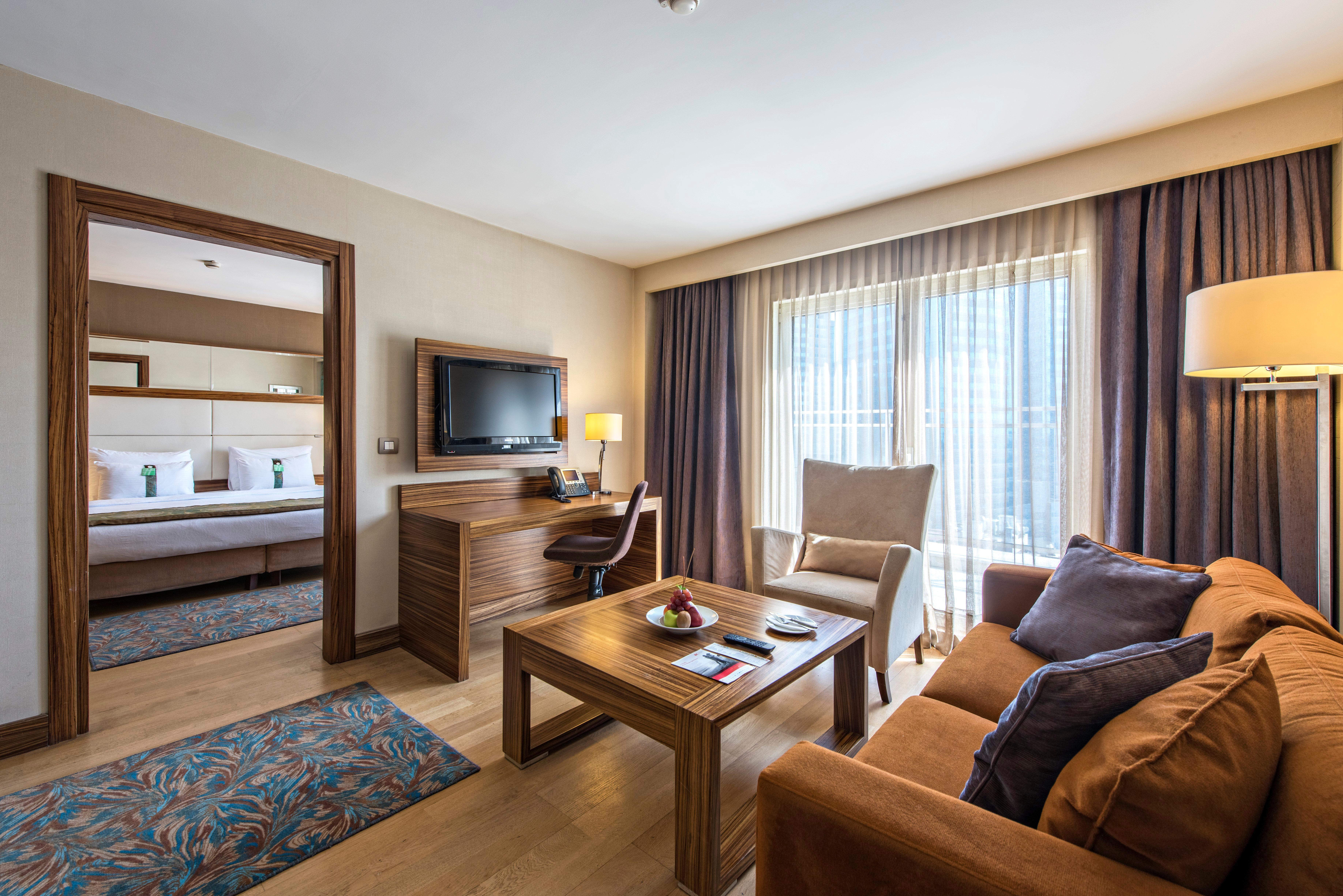 Holiday Inn Sisli By Ihg Istanbul Exterior photo