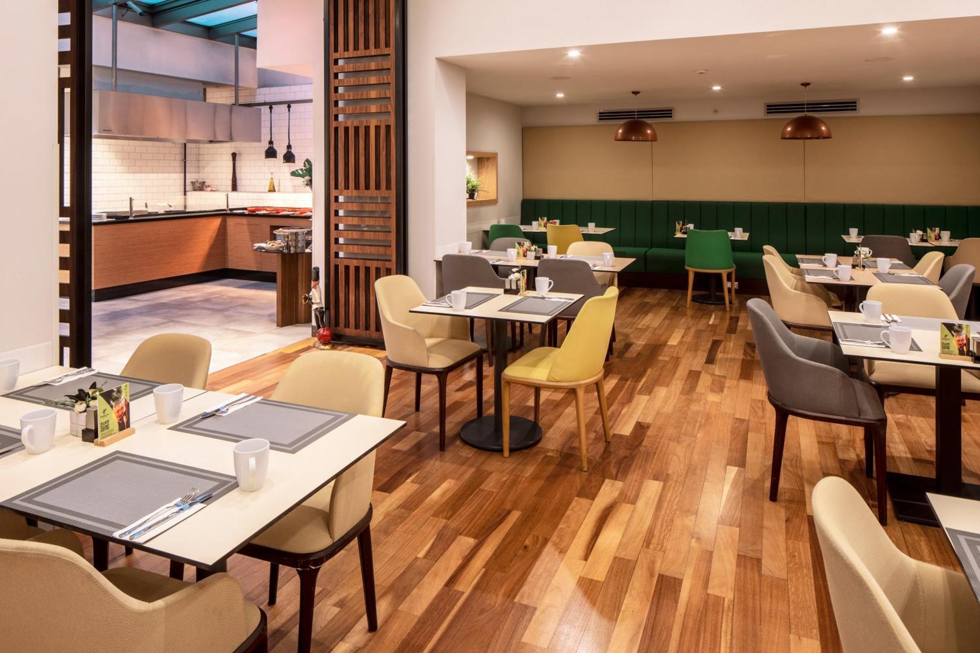 Holiday Inn Sisli By Ihg Istanbul Exterior photo