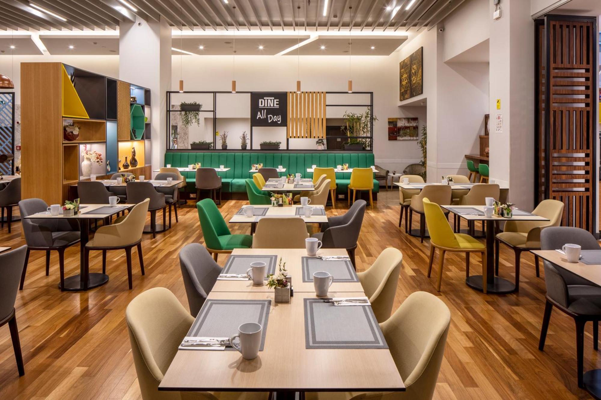 Holiday Inn Sisli By Ihg Istanbul Exterior photo