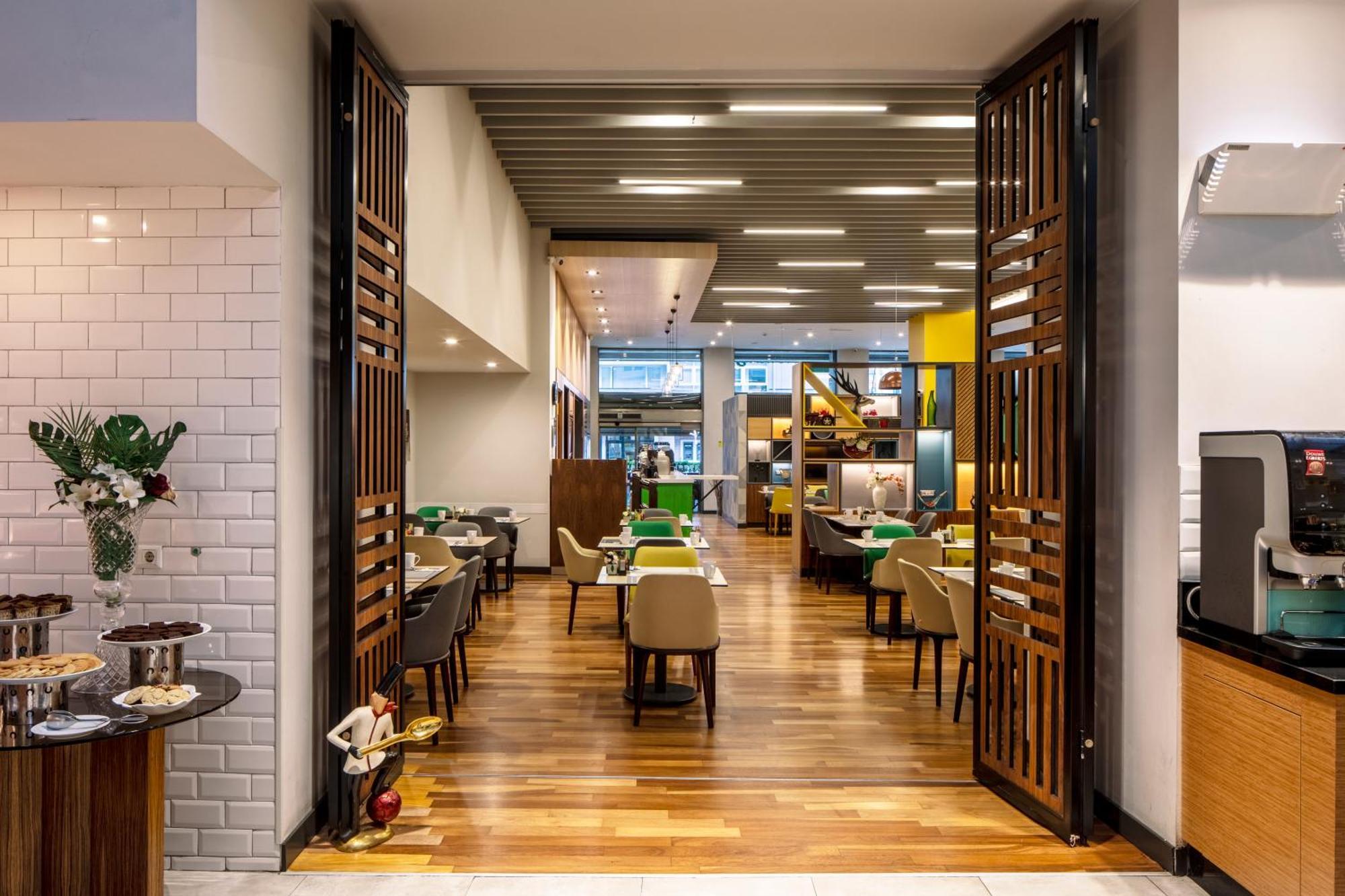 Holiday Inn Sisli By Ihg Istanbul Exterior photo