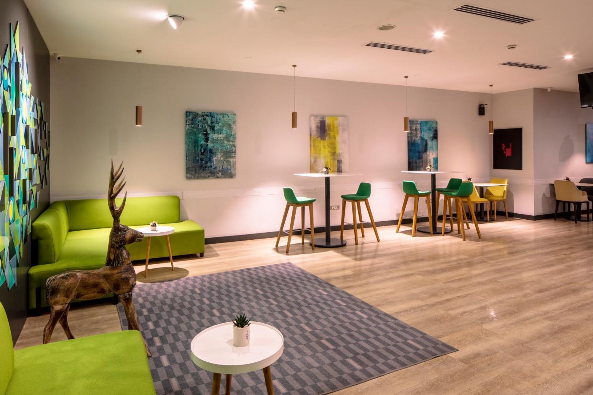 Holiday Inn Sisli By Ihg Istanbul Exterior photo
