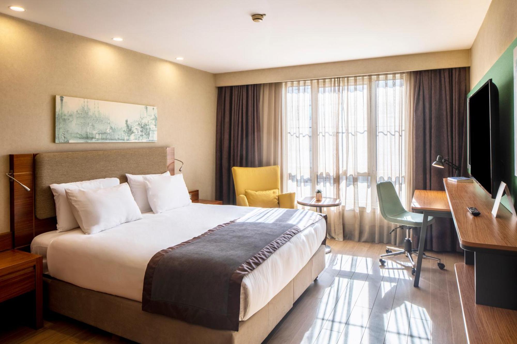 Holiday Inn Sisli By Ihg Istanbul Exterior photo