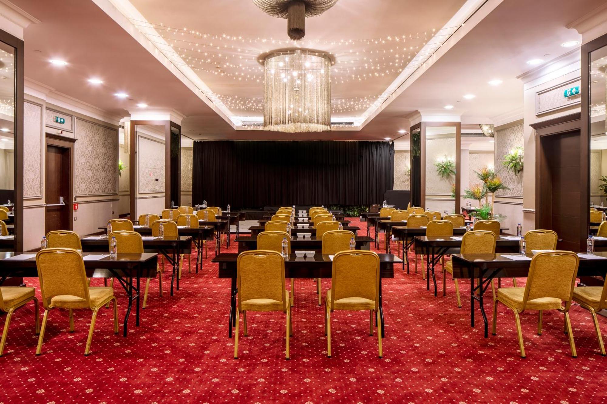 Holiday Inn Sisli By Ihg Istanbul Exterior photo