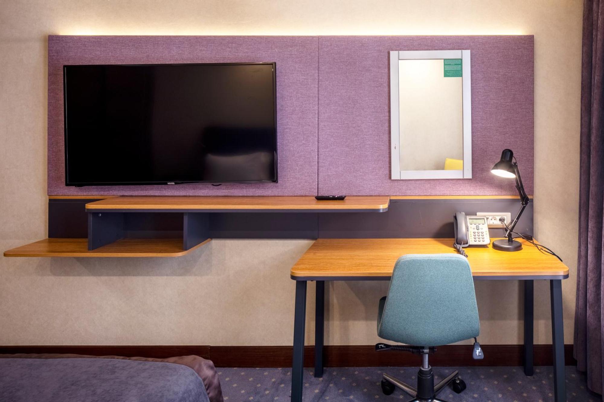 Holiday Inn Sisli By Ihg Istanbul Exterior photo