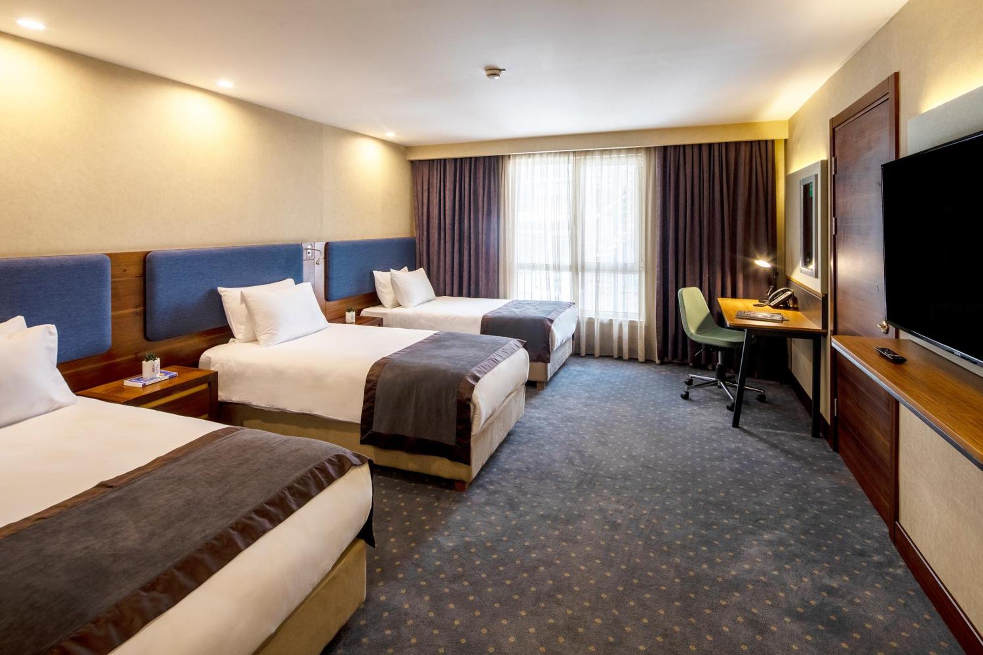 Holiday Inn Sisli By Ihg Istanbul Exterior photo