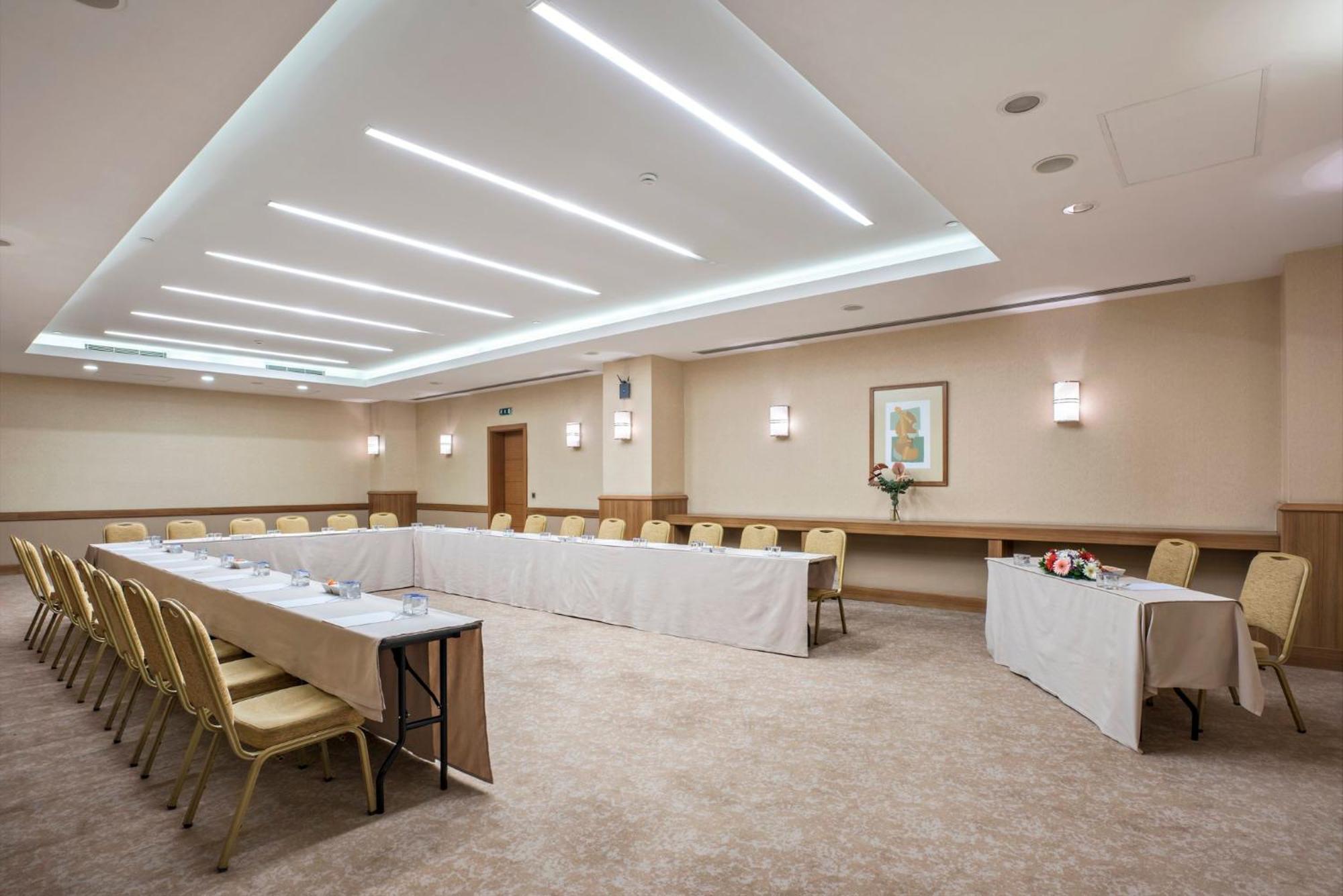 Holiday Inn Sisli By Ihg Istanbul Exterior photo