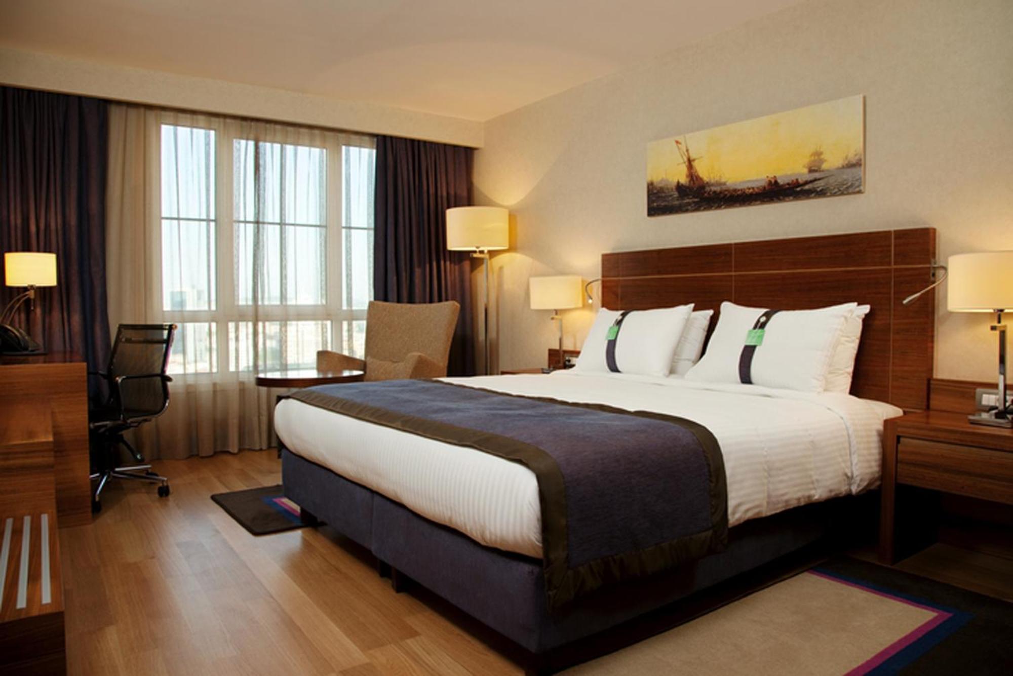 Holiday Inn Sisli By Ihg Istanbul Exterior photo