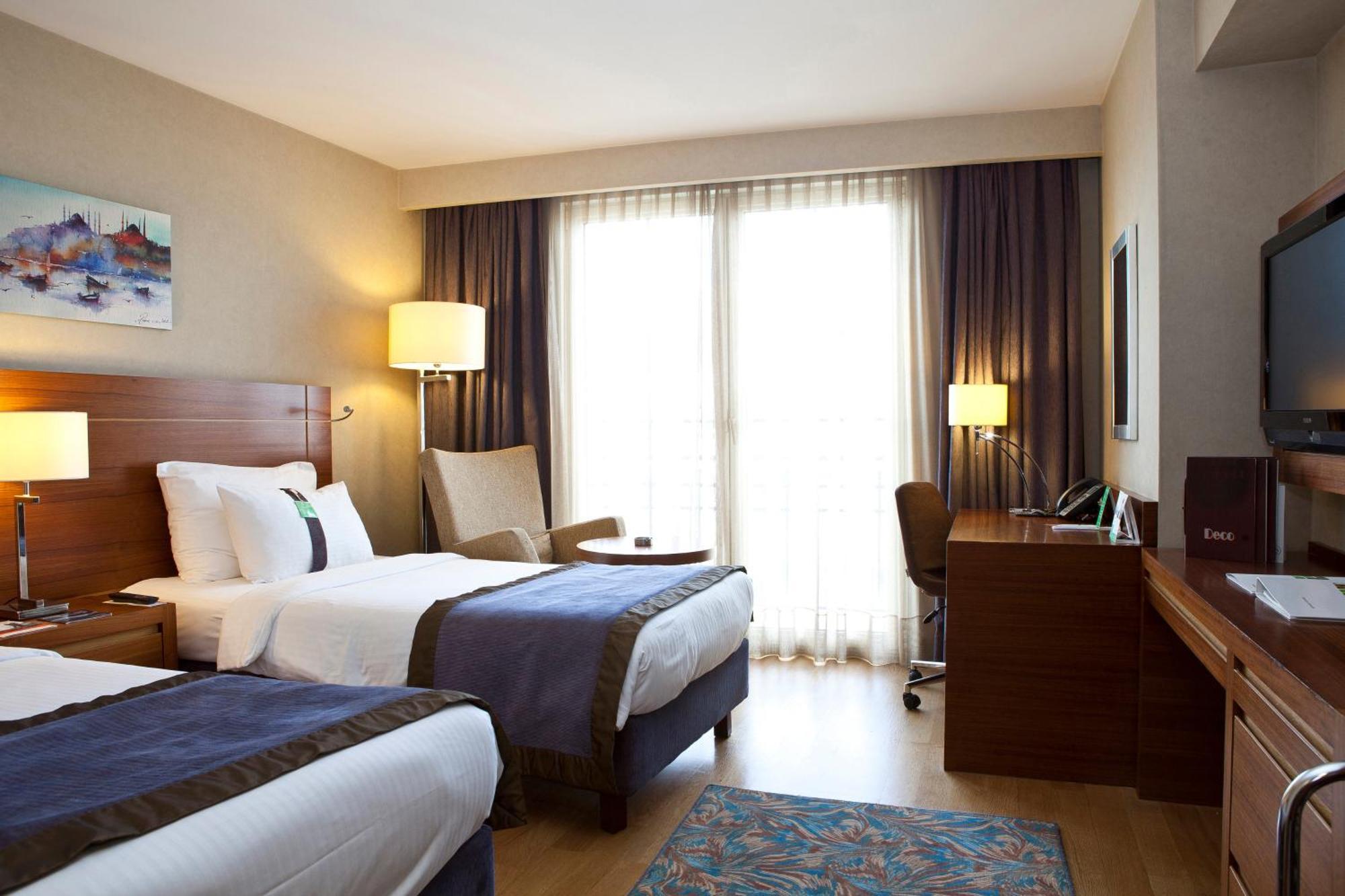 Holiday Inn Sisli By Ihg Istanbul Exterior photo