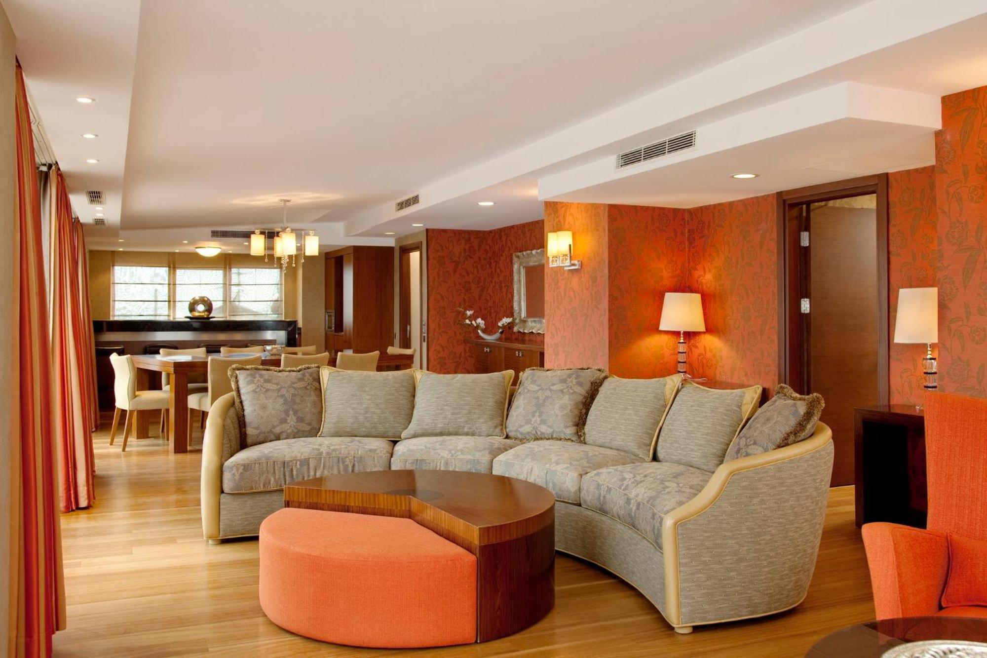 Holiday Inn Sisli By Ihg Istanbul Exterior photo