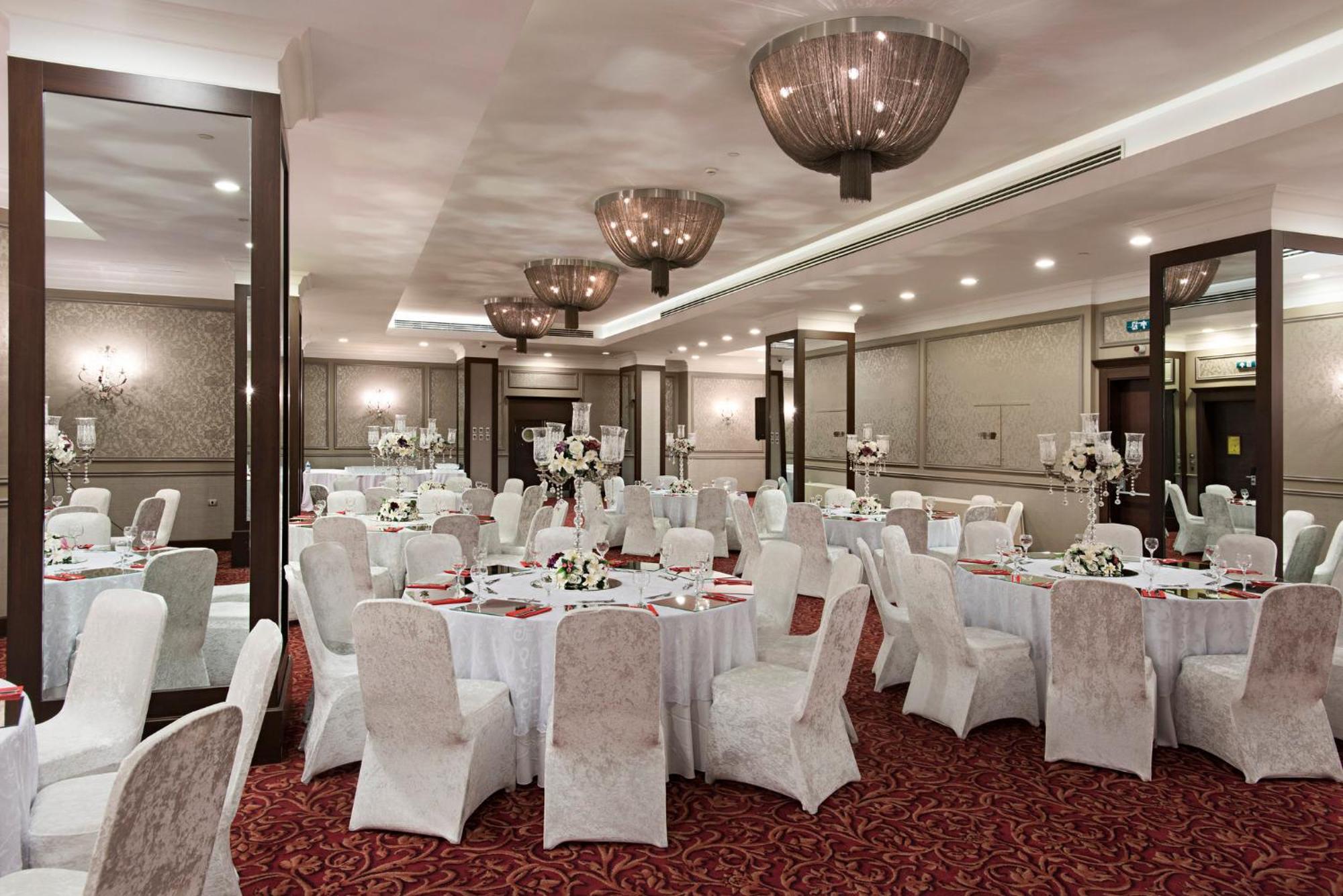 Holiday Inn Sisli By Ihg Istanbul Exterior photo