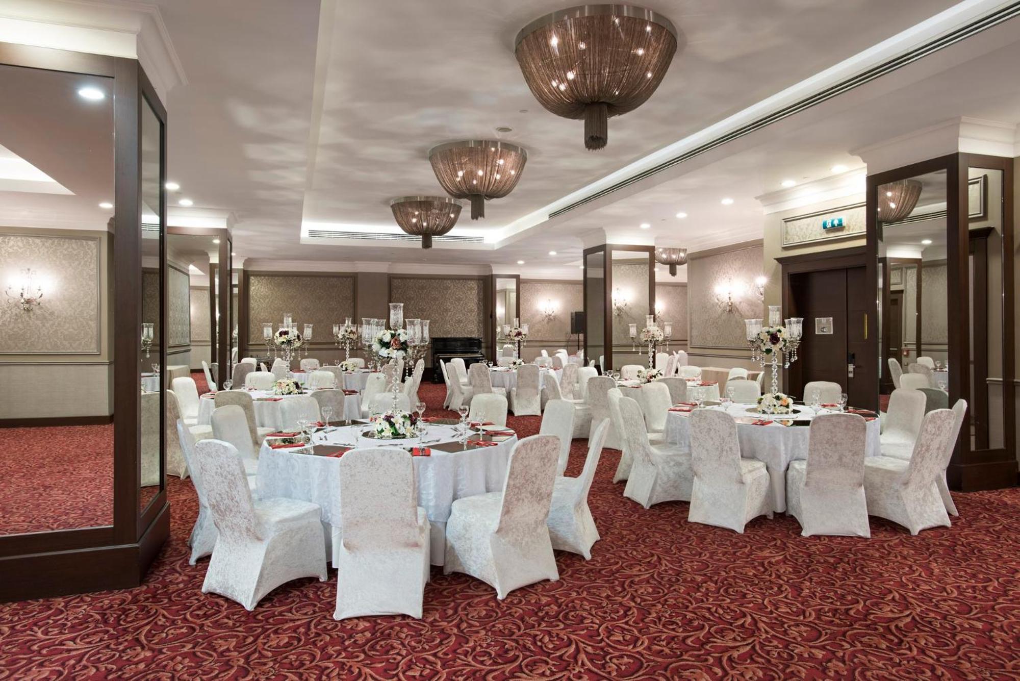 Holiday Inn Sisli By Ihg Istanbul Exterior photo