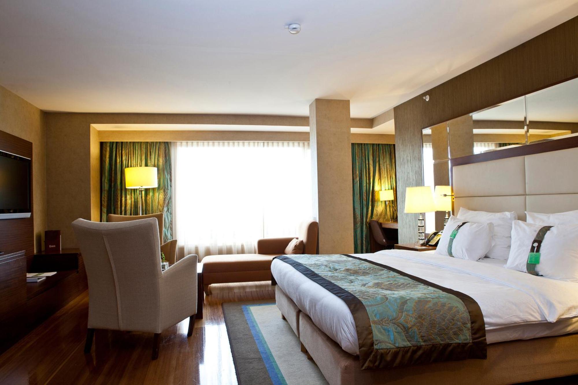 Holiday Inn Sisli By Ihg Istanbul Exterior photo